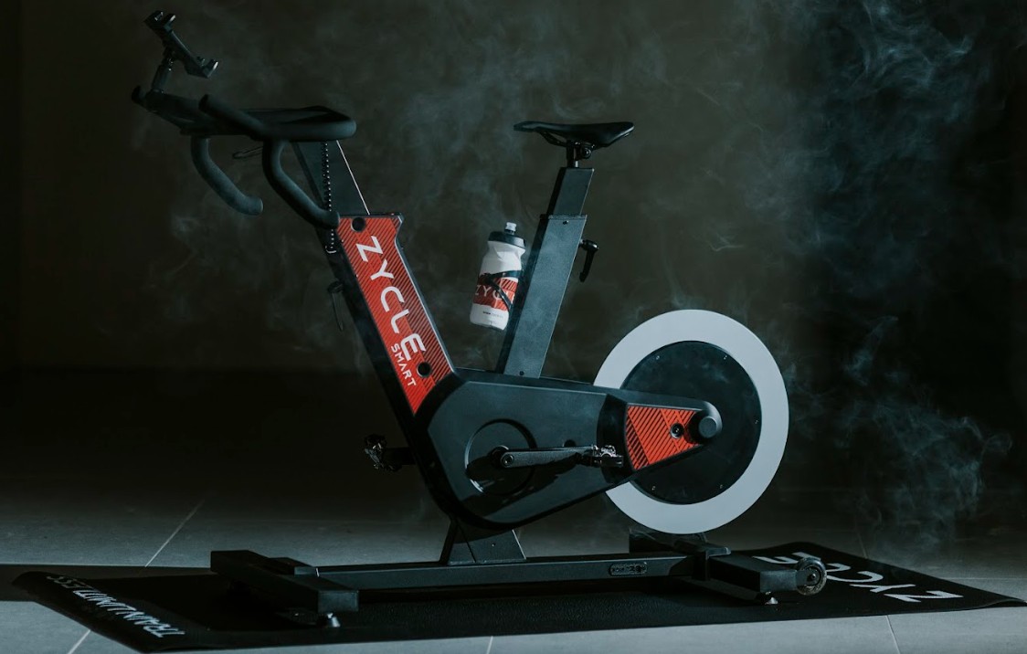 Cómo mejorar tu rendimiento sin salir de casa con la nueva generación de bicicletas inteligentes